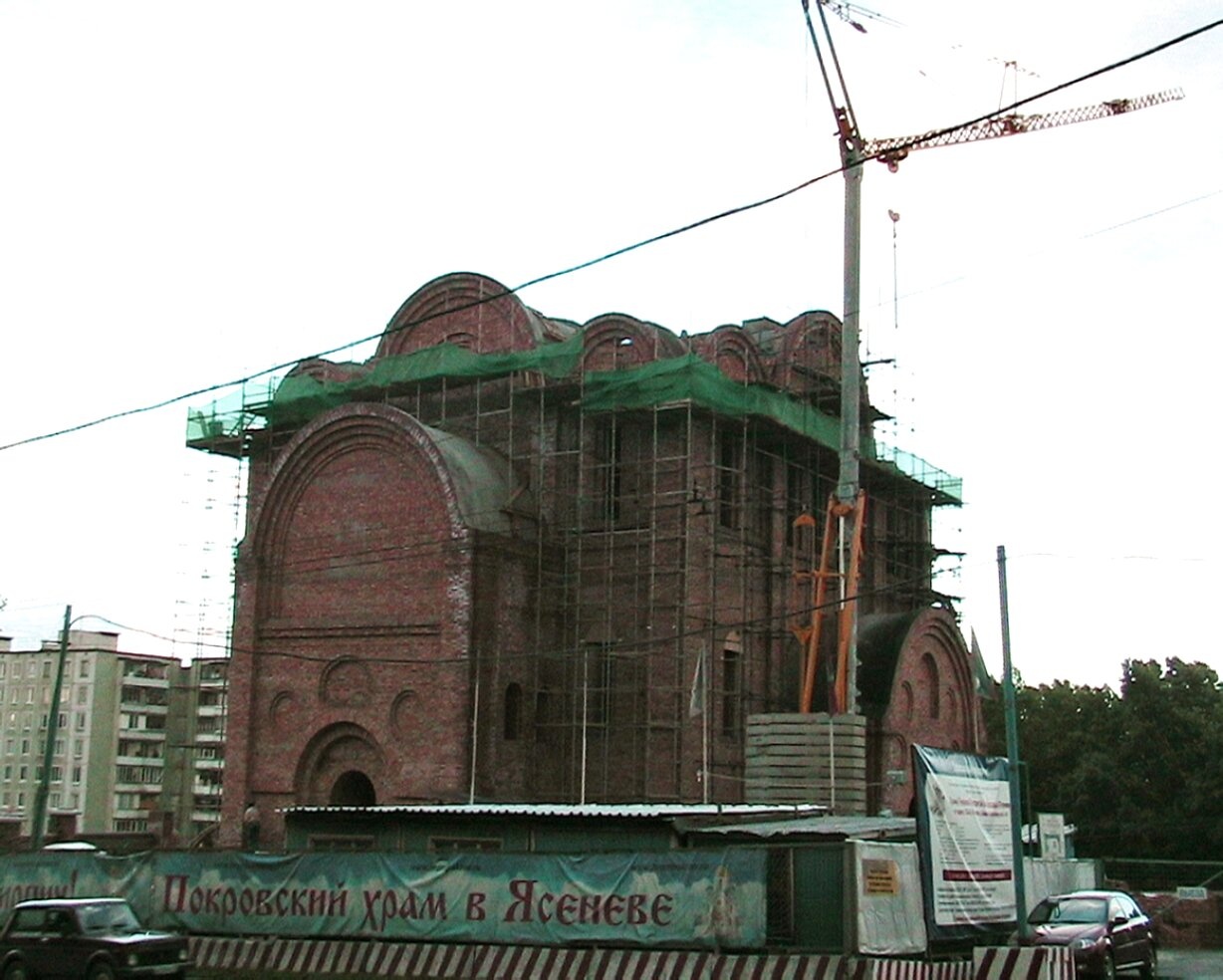 Храм Покрова Пресвятой Богородицы в Ясеневе: История в фотографиях