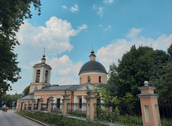 Храм Живоначальной Троицы на Воробьёвых горах