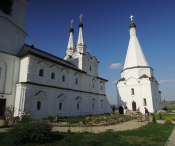 Спасо-Воротынский монастырь (Спас-на-Угре) на фотографии