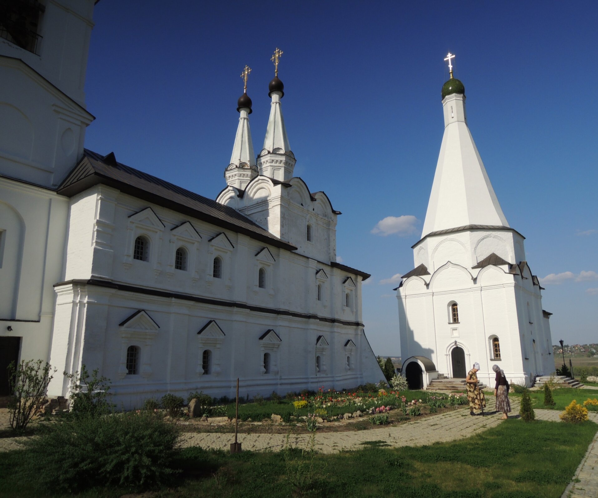 Спасо-Воротынский монастырь (Спас-на-Угре) на фотографии