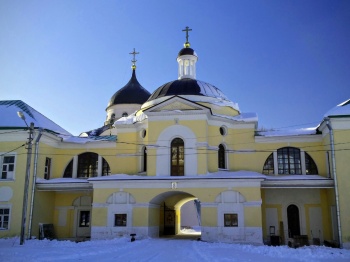 Христорождественский женский монастырь в Твери в зимнем убранстве
