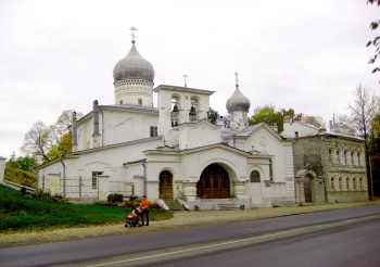 Храм Преподобного Варлаама Хутынского на Заваничье в Пскове