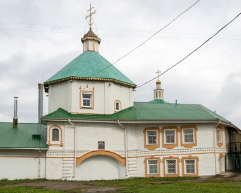 Надвратный храм Феодора Стратилата Свято-Троицкого монастыря в Чебоксарах