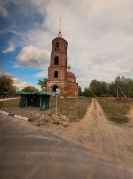 Кирпичный православный храм с колокольней
