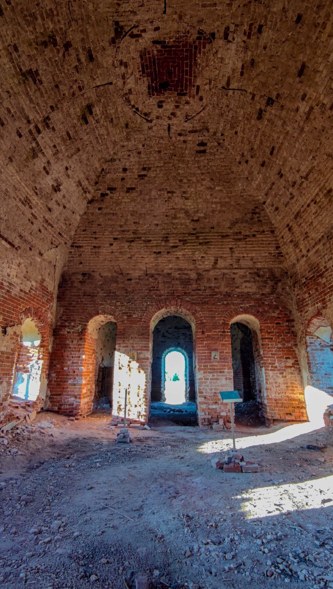 Интерьер Никольской церкви в Лосево