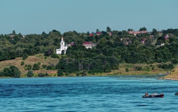 Христорождественская церковь в селе Еласы на берегу Волги