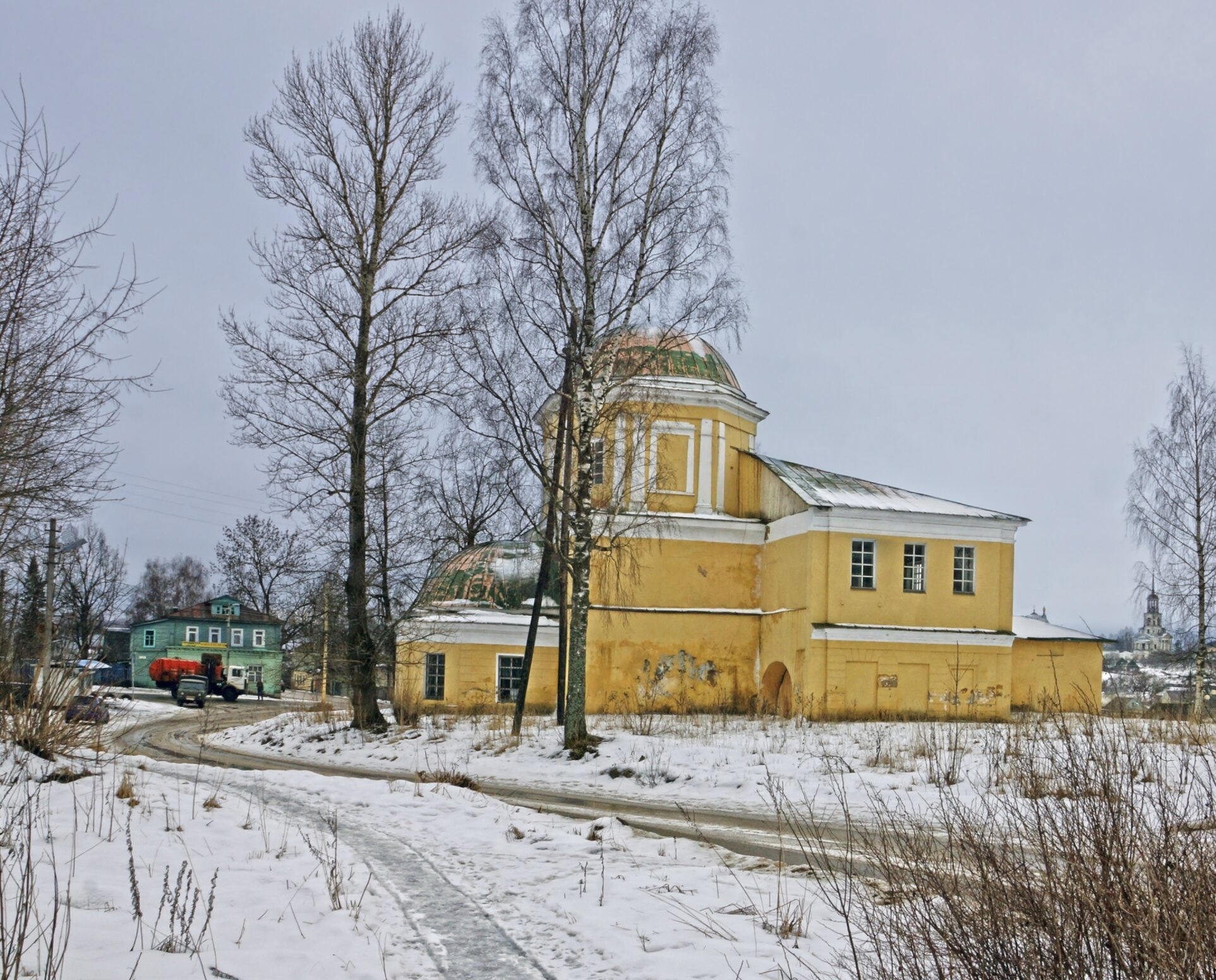 Церковь Воздвижения Креста Господня в Торжке: зимний пейзаж
