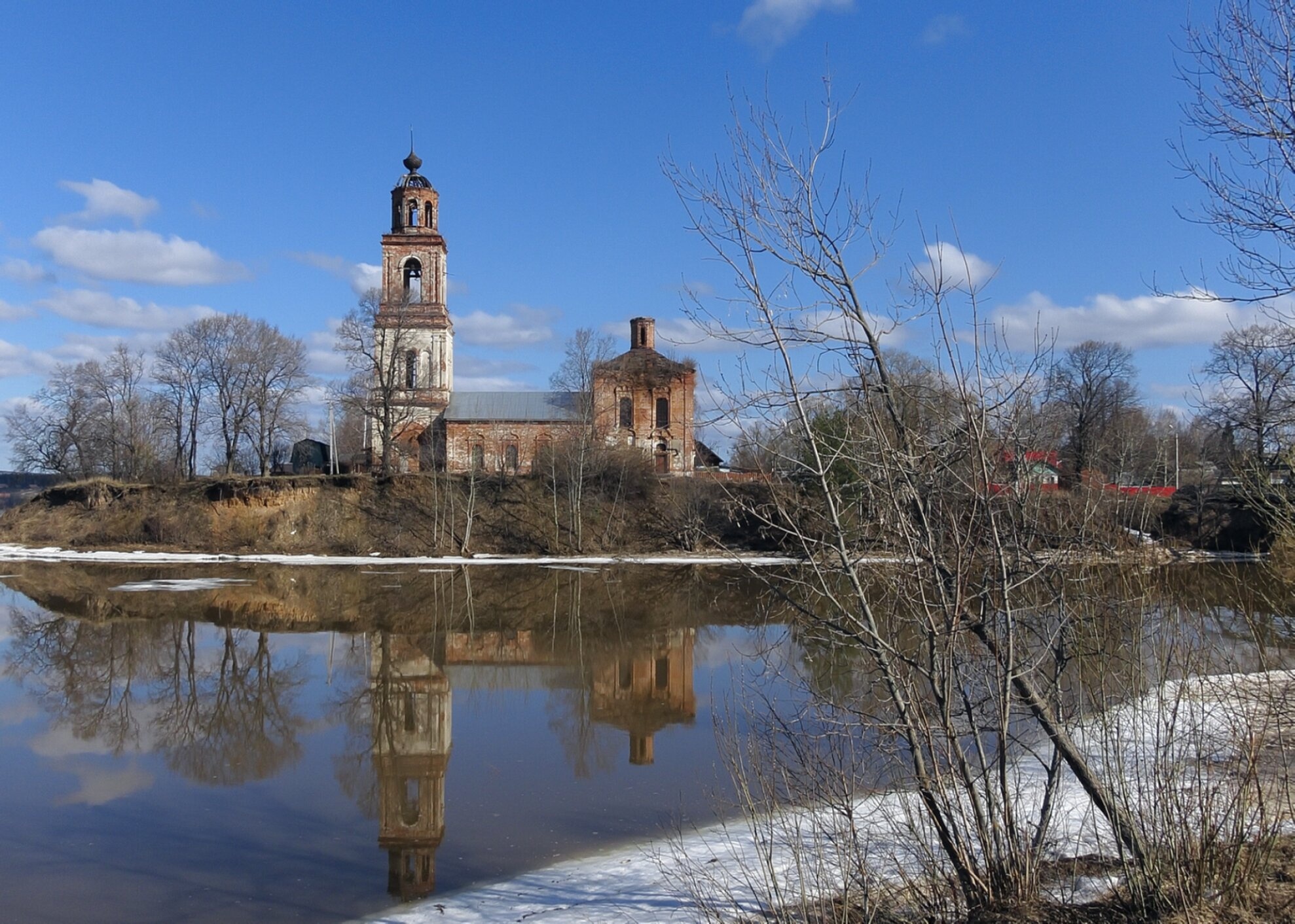 Церковь Смоленской иконы Божией Матери в селе Устье
