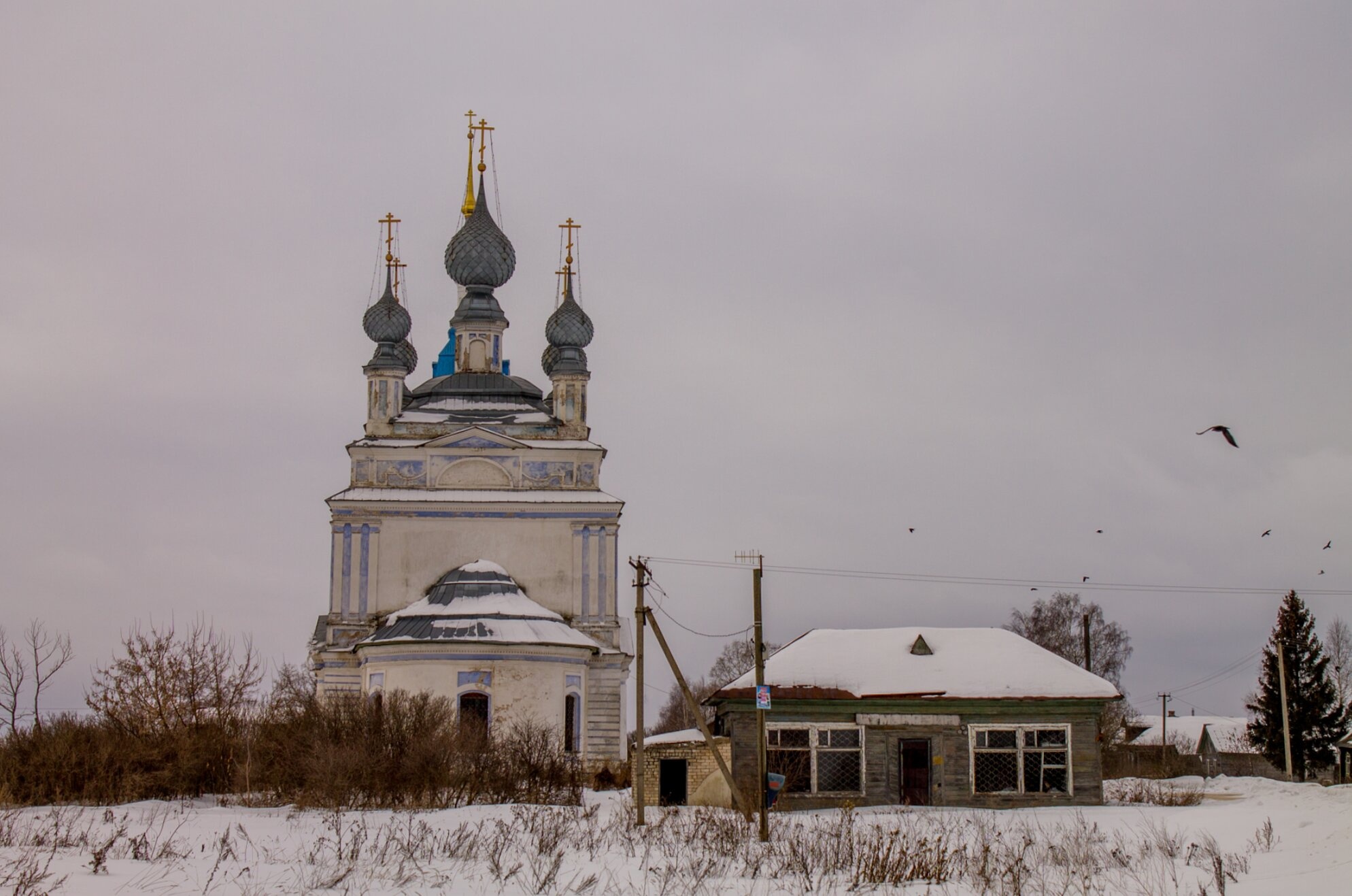 Церковь Рождества Пресвятой Богородицы в селе Савинское зимой