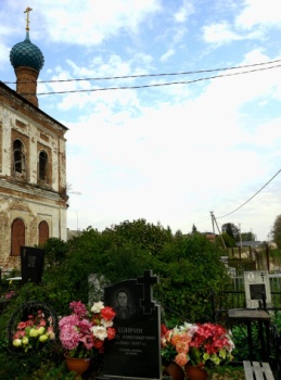 Надгробие на кладбище у Церкви Смоленской иконы Божией Матери в Богослове
