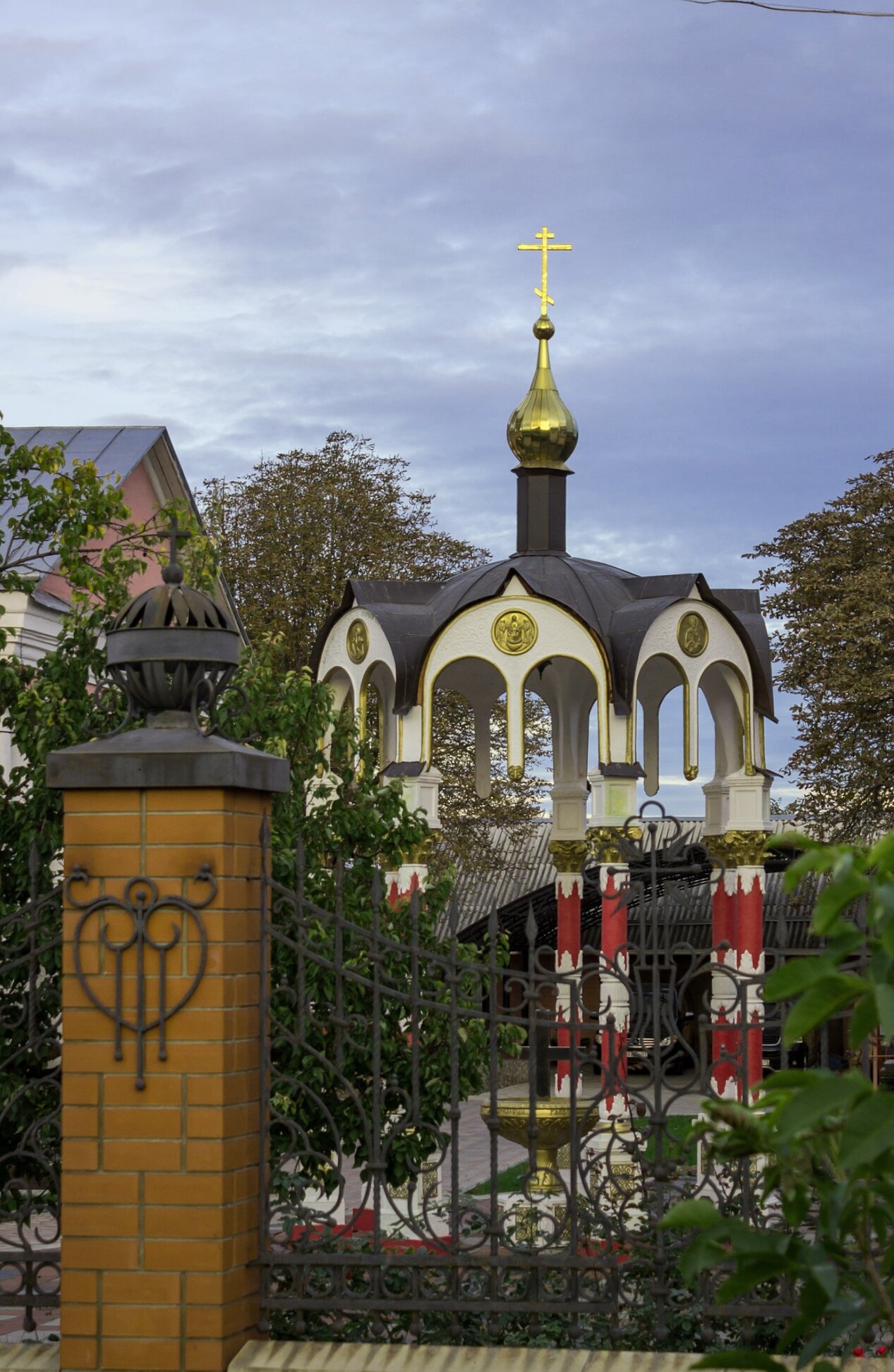 Церковь Воздвижения Честного и Животворящего Креста Господня в Старом Осколе