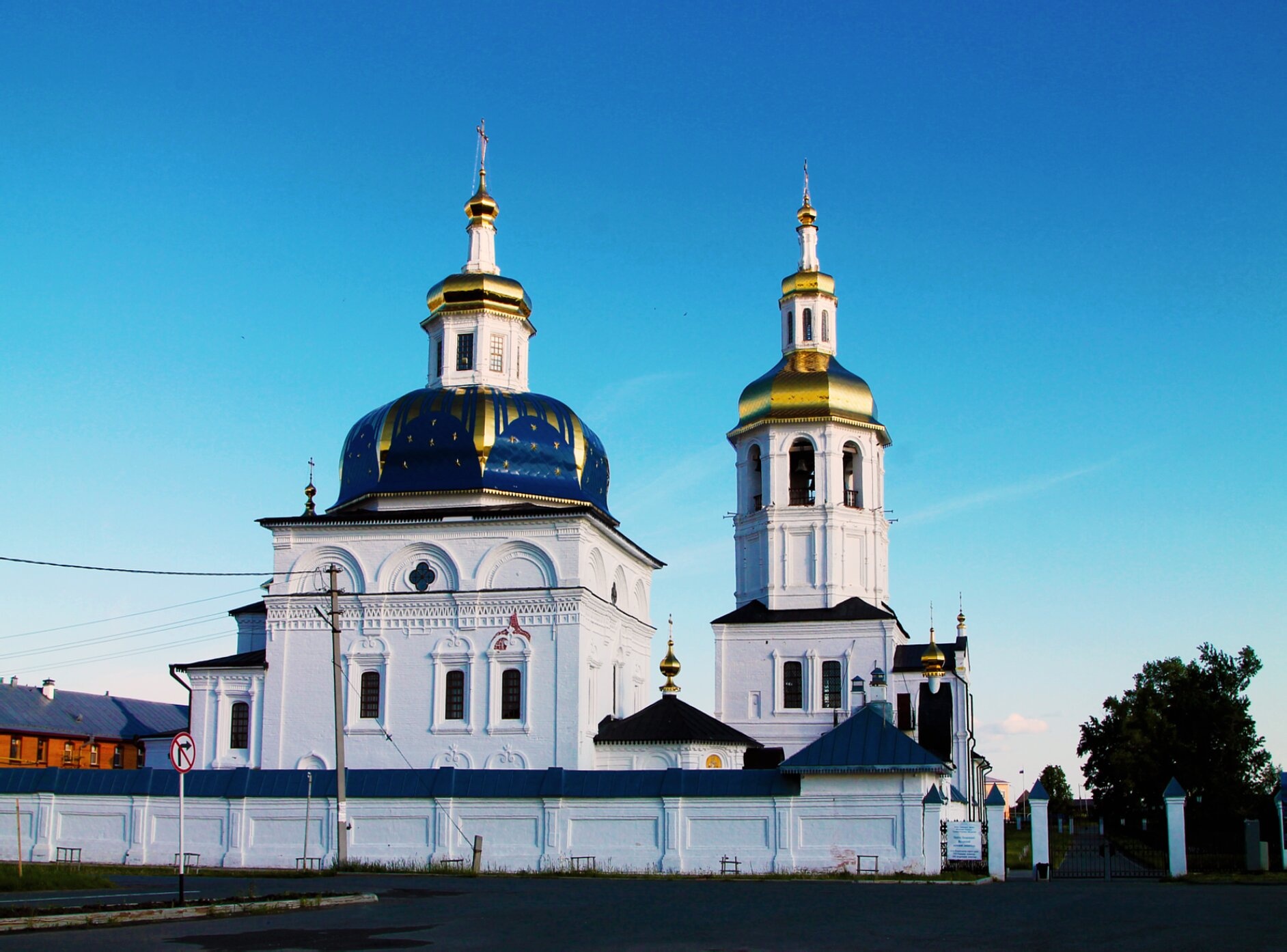 Знаменский собор и церковь Марии Египетской в Абалакском монастыре