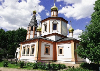 Храм Грузинской иконы Божией Матери в селе Якшино