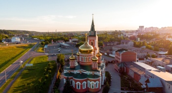 Знаменский кафедральный собор в Барнауле с высоты птичьего полёта