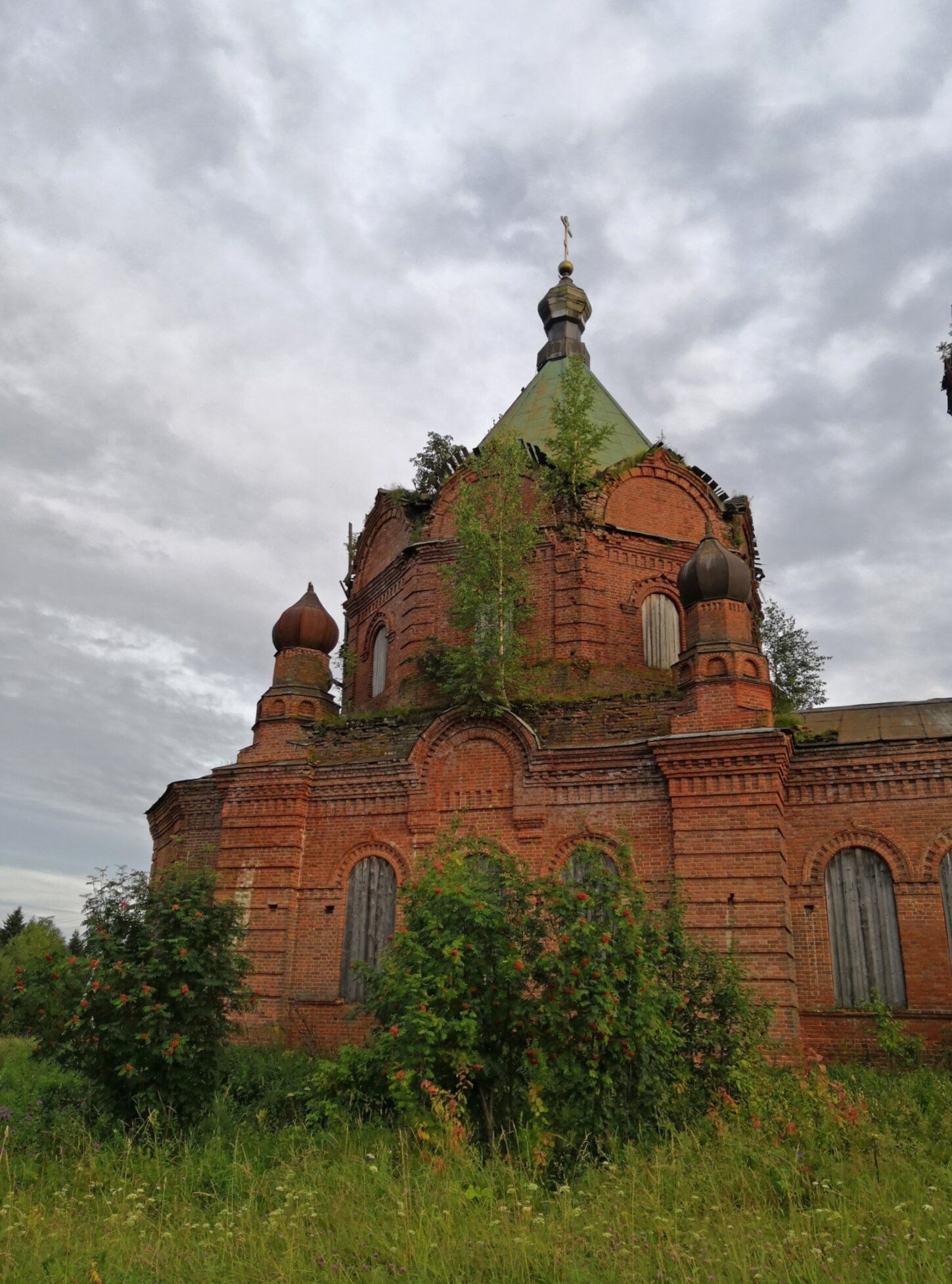 Введенская церковь в селе Камгорт: история и архитектура