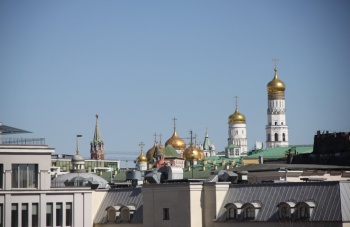 Церковь Антипия на Колымажном дворе и вид на Московский Кремль