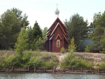 Часовня на реке Оять у Введено-Оятского монастыря