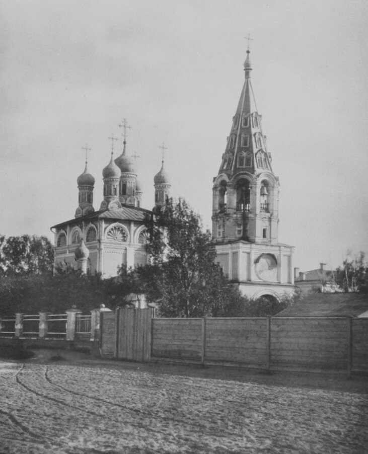 Храм Святых Апостолов Петра и Павла в Лефортово (Солдатской слободе)