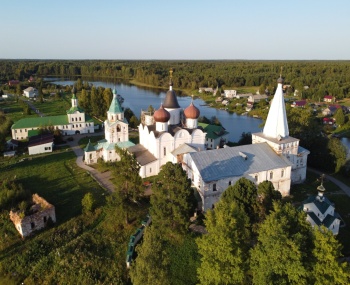 Антониево-Сийский монастырь на фотографии: архитектурный ансамбль и окружающий ландшафт
