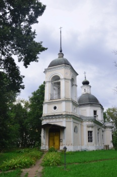 Храм Трех Святителей в селе Волынщино