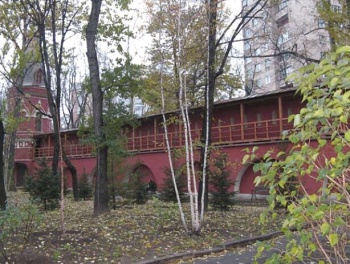 Покровский ставропигиальный женский монастырь в Москве: осенний вид