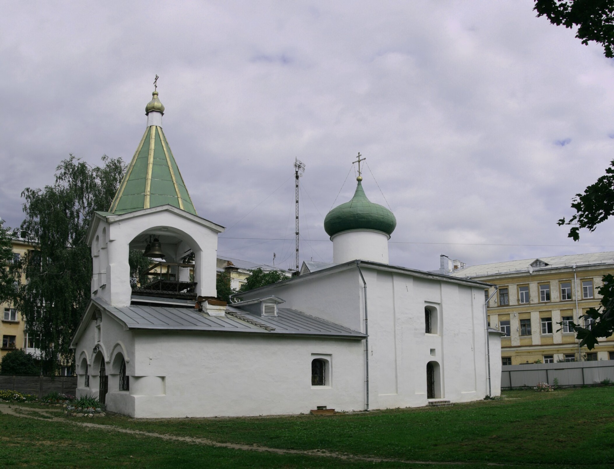 Церковь Преполовения Пятидесятницы в Пскове