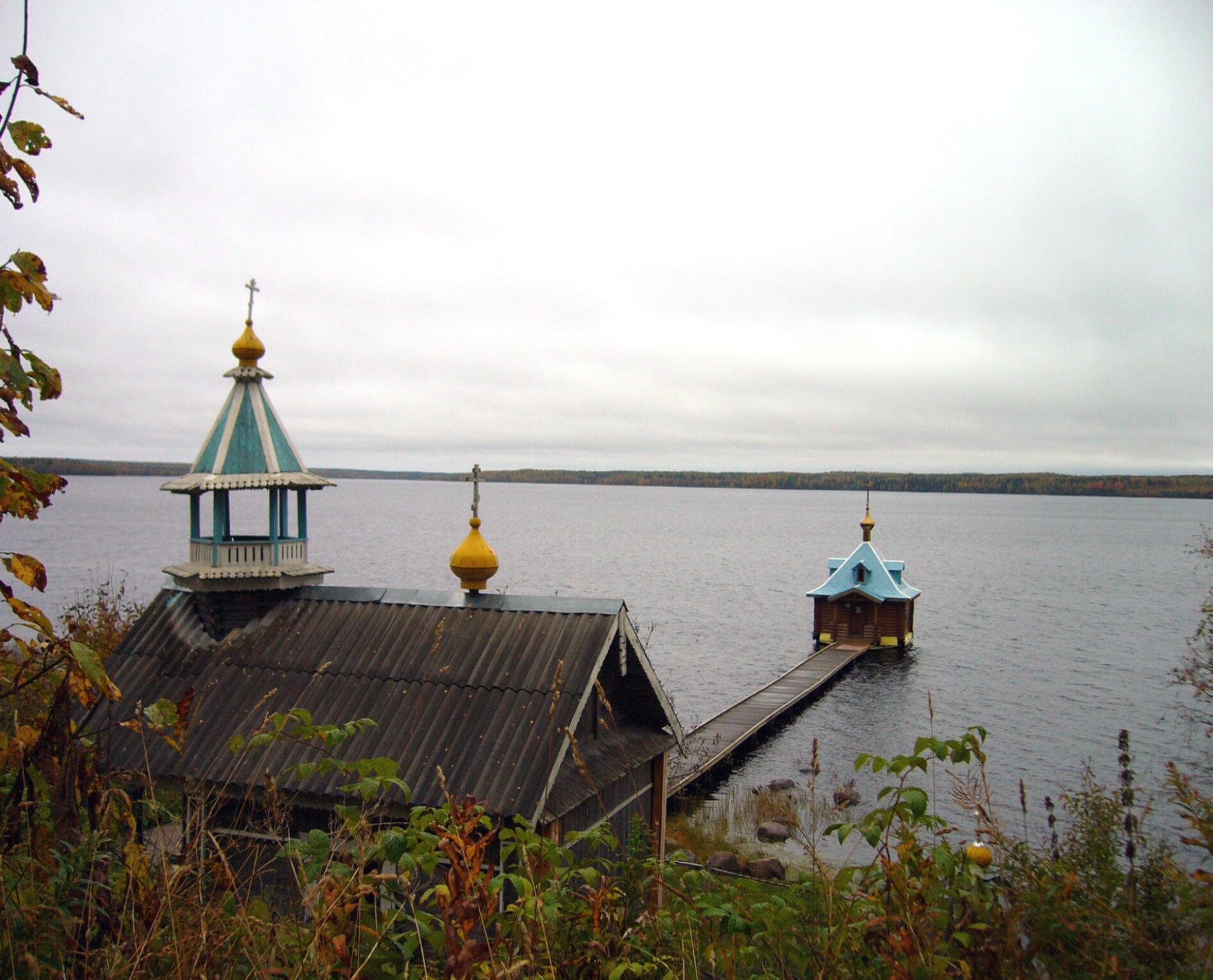 Важеозерский Спасо-Преображенский мужской монастырь на берегу озера Важеозеро