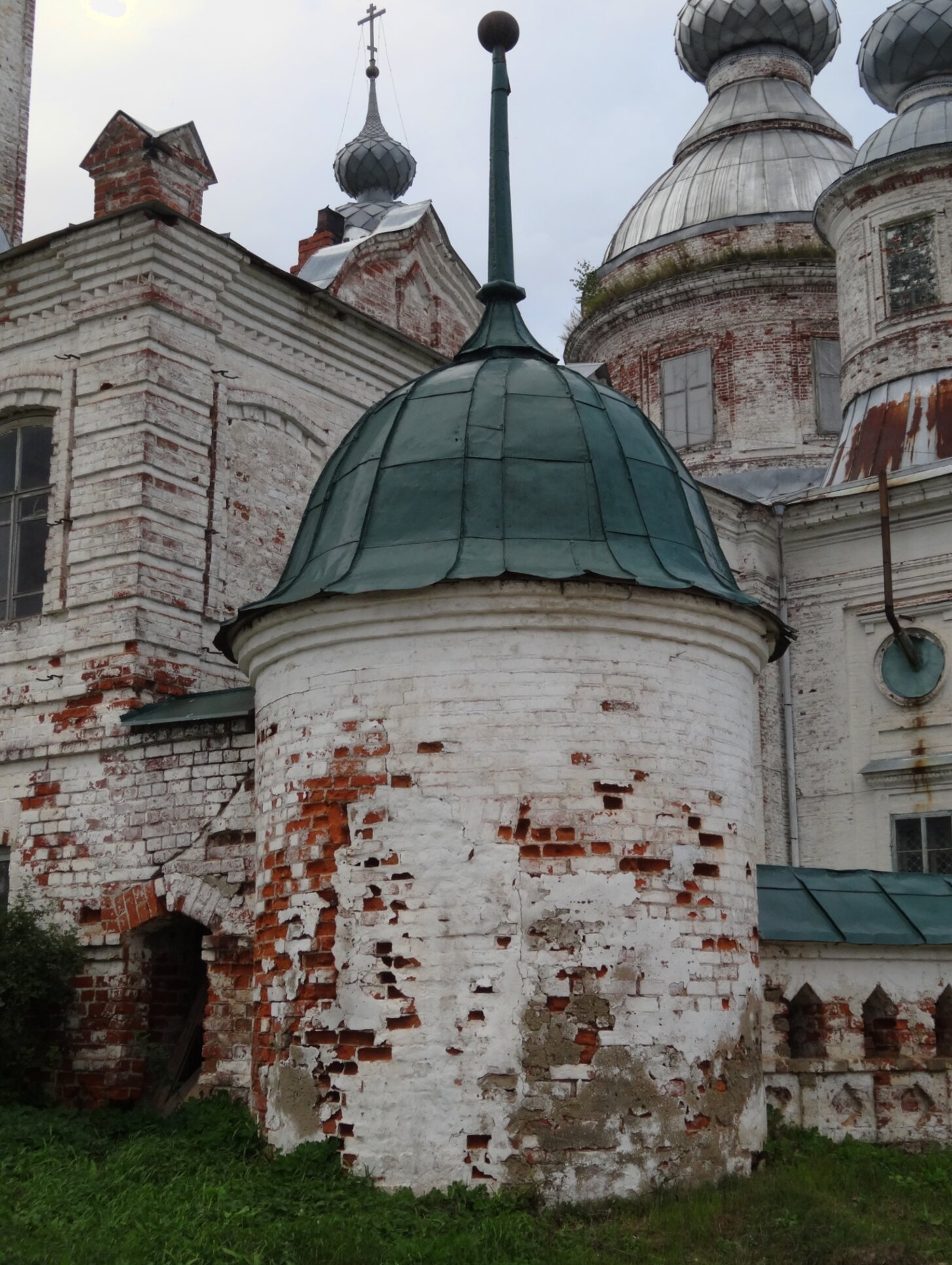 Троицкая церковь в селе Острецово
