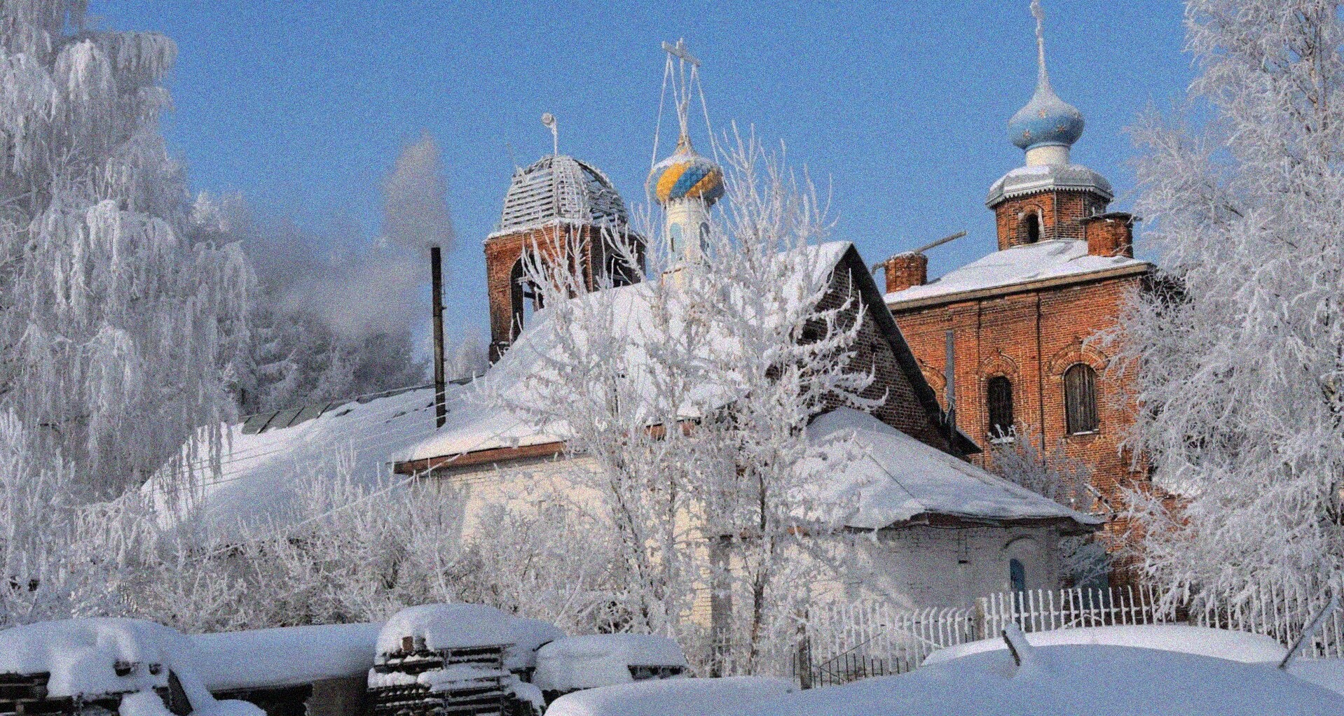 Казанская церковь в селе Пазушино зимой