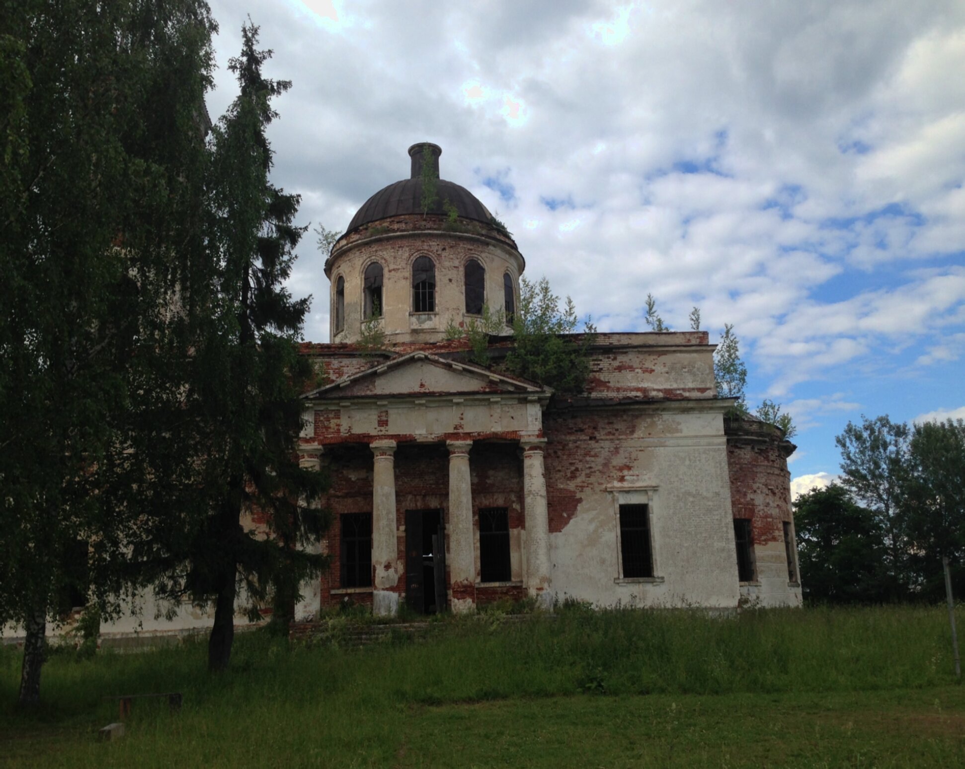 Церковь Троицы Живоначальной в Микшино
