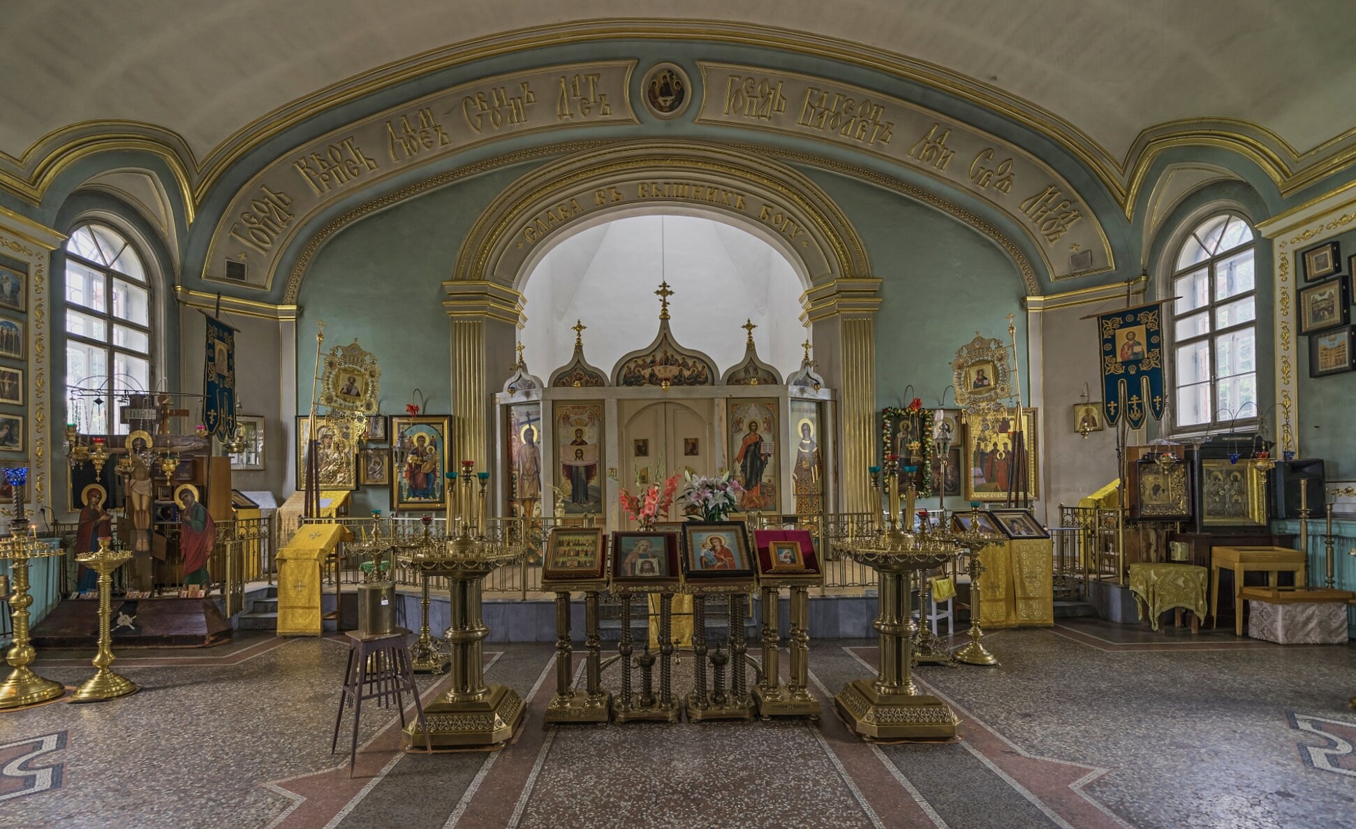 Интерьер храма Святого благоверного князя Александра Невского в Пскове