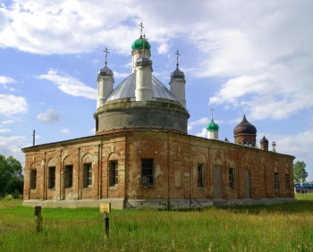 Старая Церковь Святой Троицы в селе Саввино