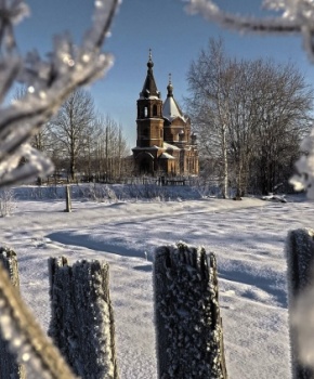 Введенская церковь в Камгорте — зимняя фотография