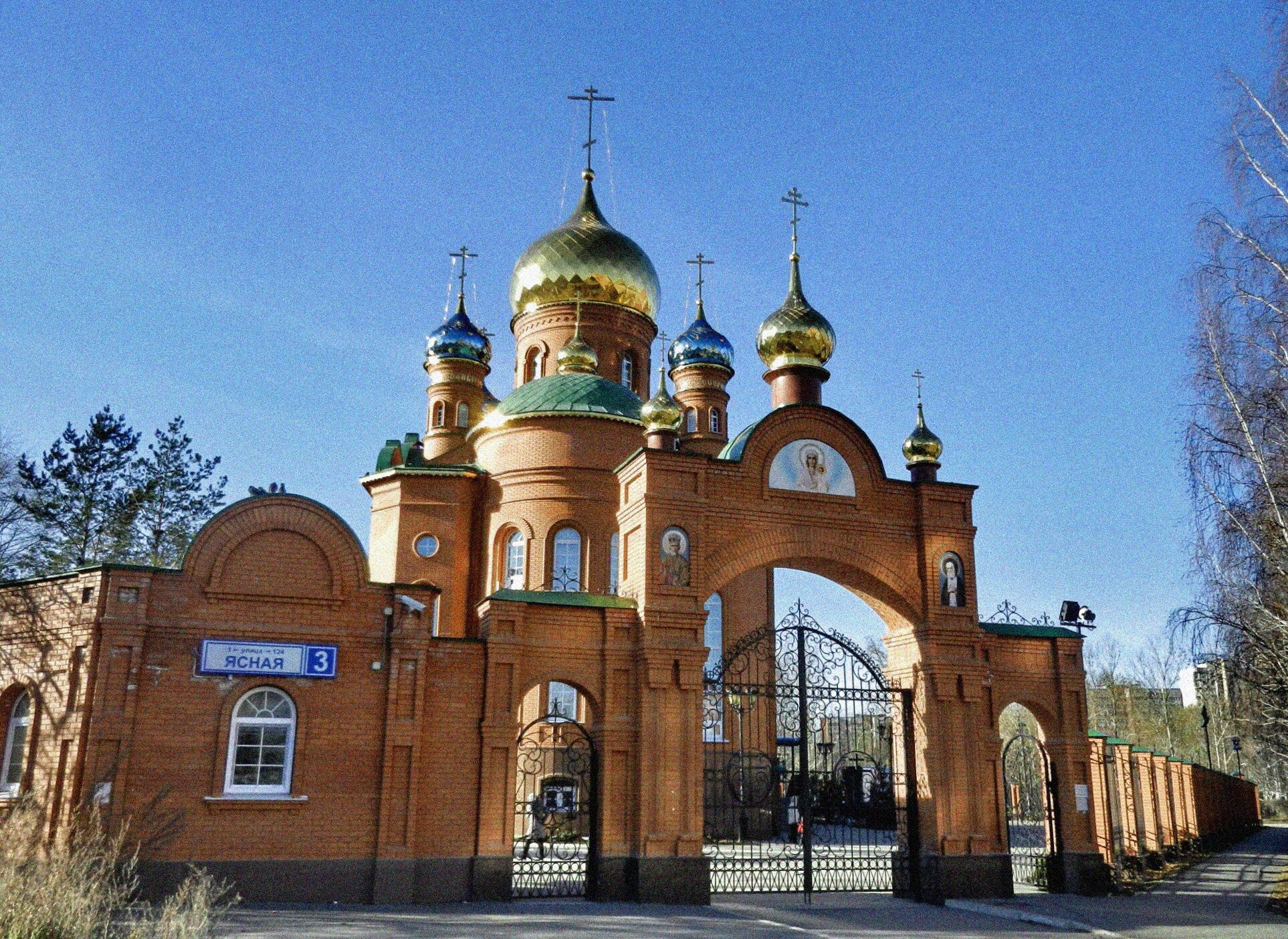 Храм во имя святого преподобного Серафима Саровского в Екатеринбурге