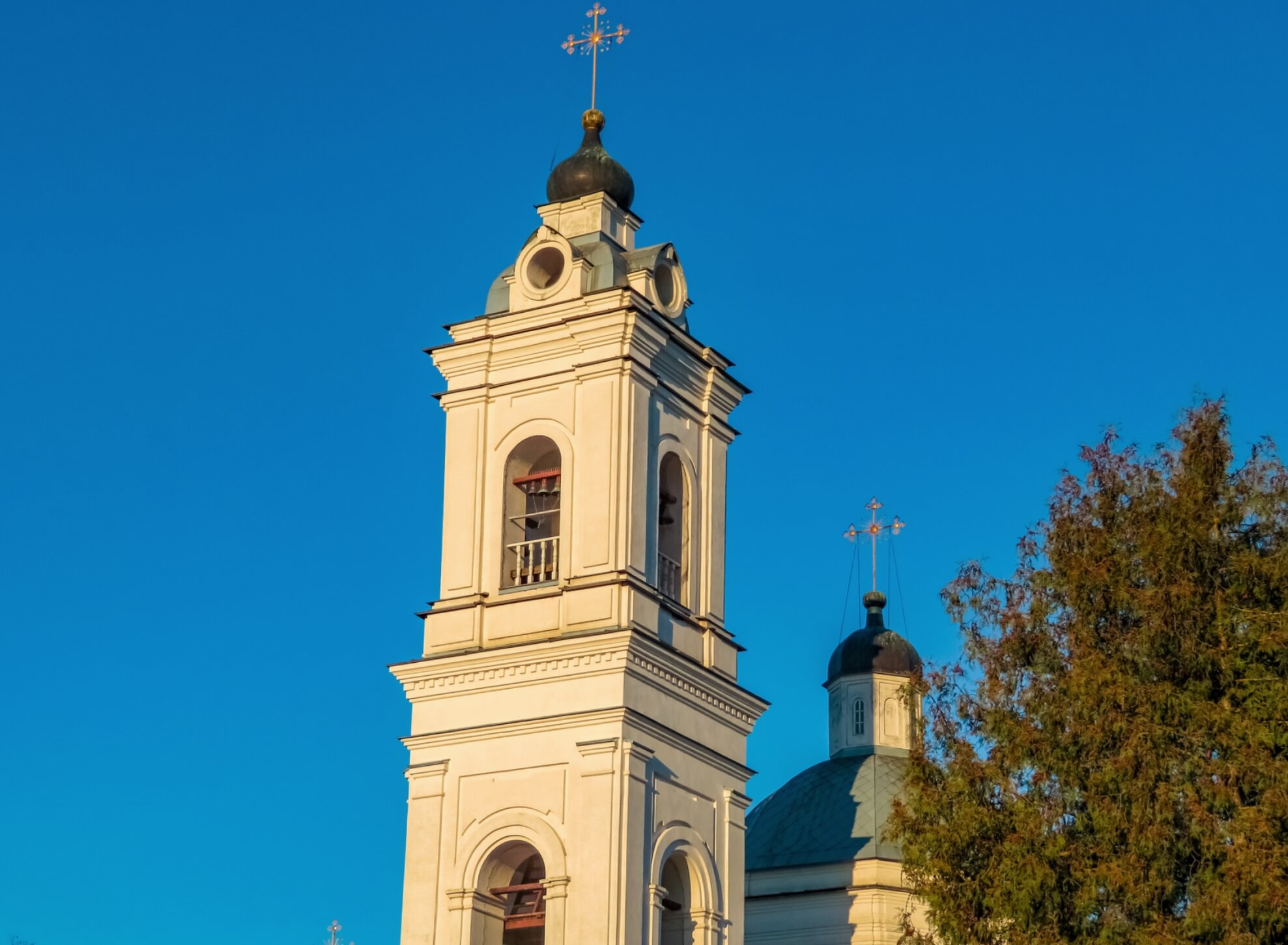 Собор Петра и Павла в Тарусе: колокольня и купол