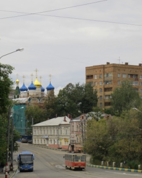 Улица Добролюбова и Храм Святых Жён-Мироносиц в Нижнем Новгороде