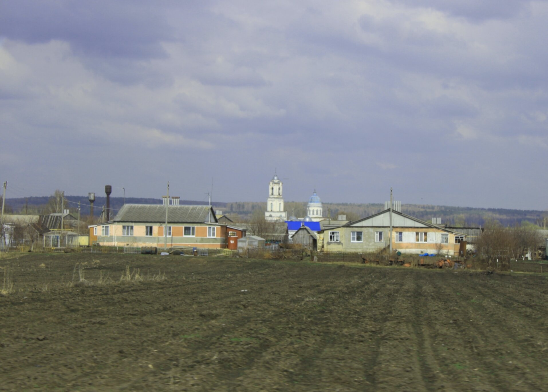 Храм Святой Троицы в селе Красный Бор на фотографии
