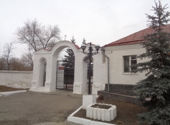 Главный вход в храм великомученика Димитрия Солунского в Троицке