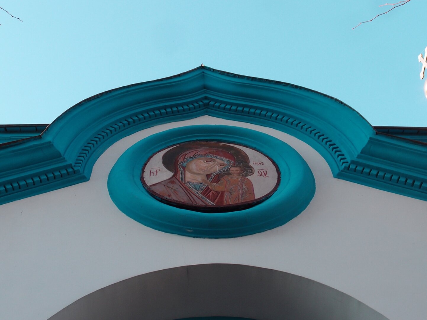 Фреска Богородицы на Успенском храме в Обухово