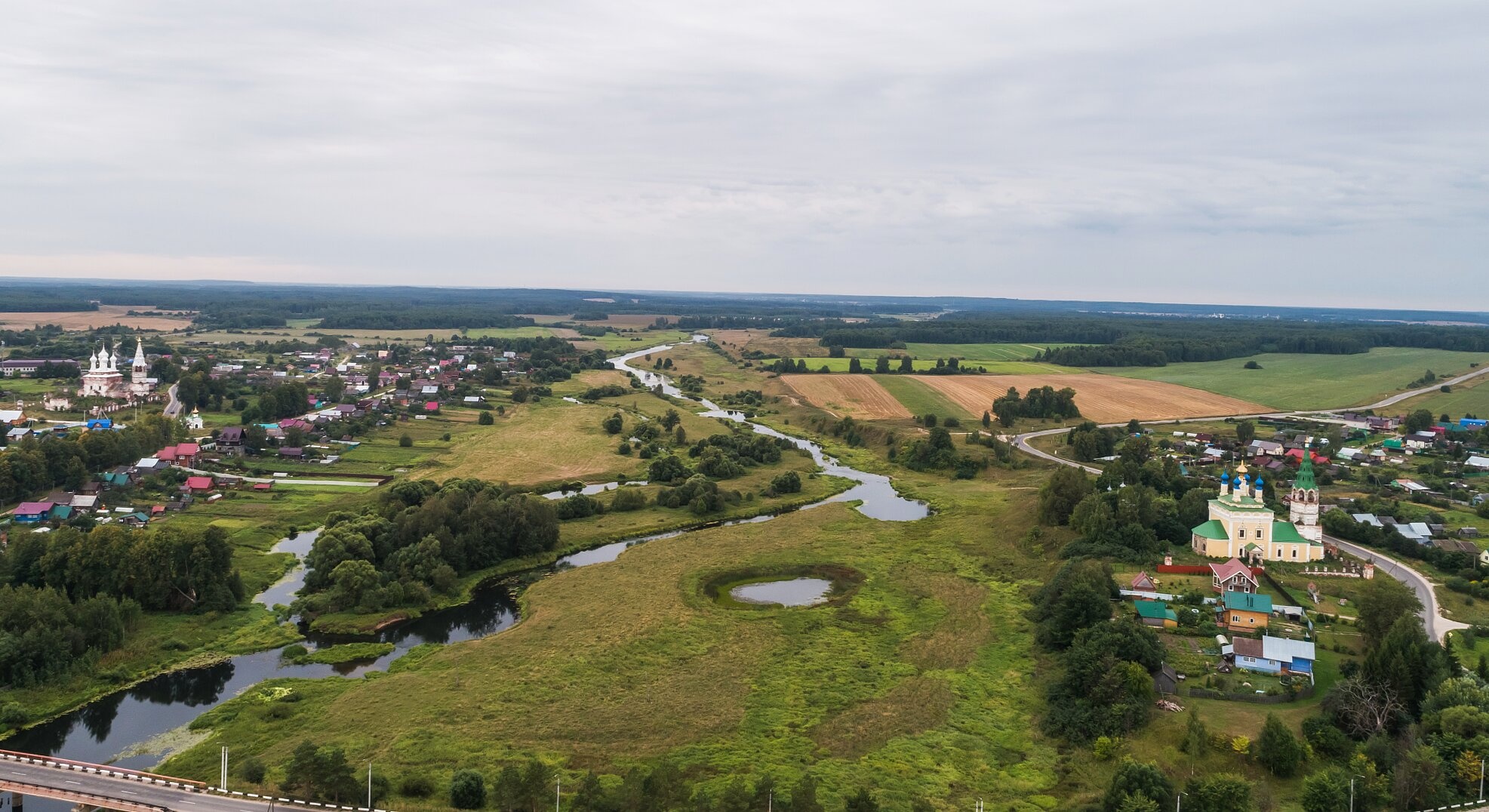 Панорамный вид на село Горицы с храмами