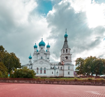 Храм Святых Апостолов Петра и Павла в деревне Ветвеник