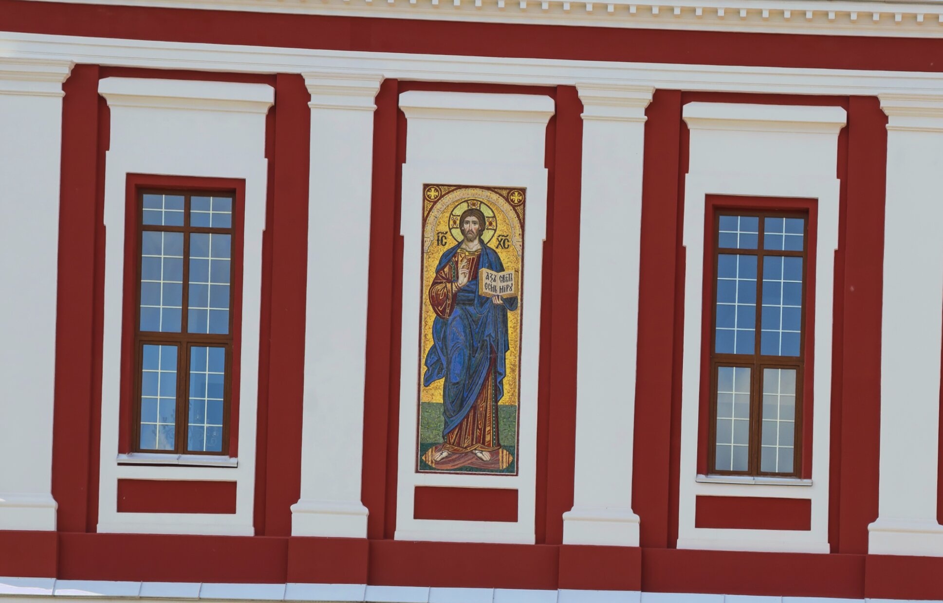 Мозаичный образ Господа Вседержителя на Спасском соборе города Кирова