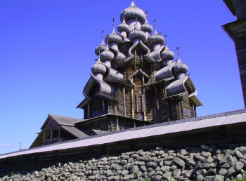 Преображенская церковь на острове Кижи: уникальный памятник деревянного зодчества