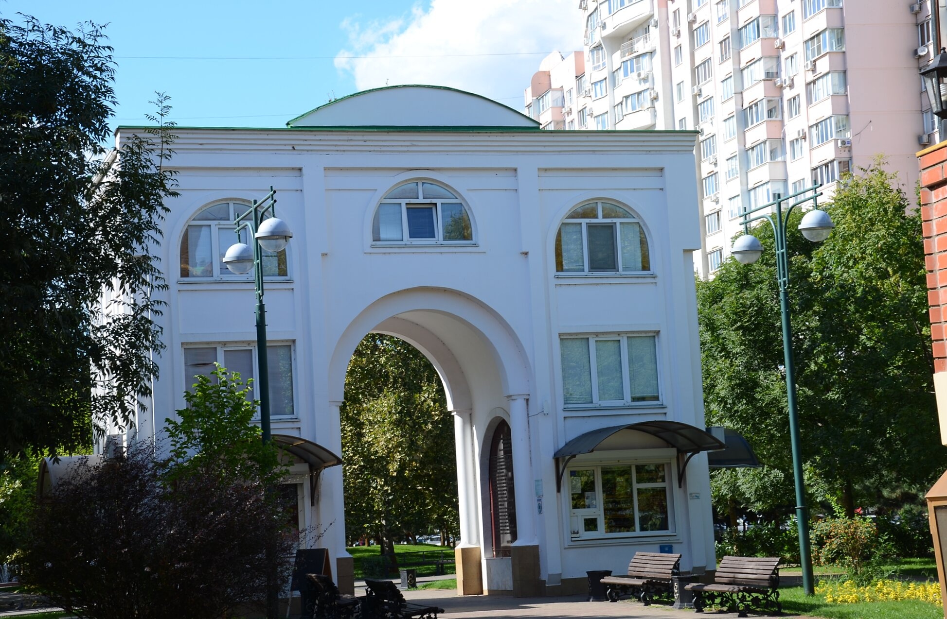 Храм святого Димитрия Солунского на Платановом бульваре в Краснодаре