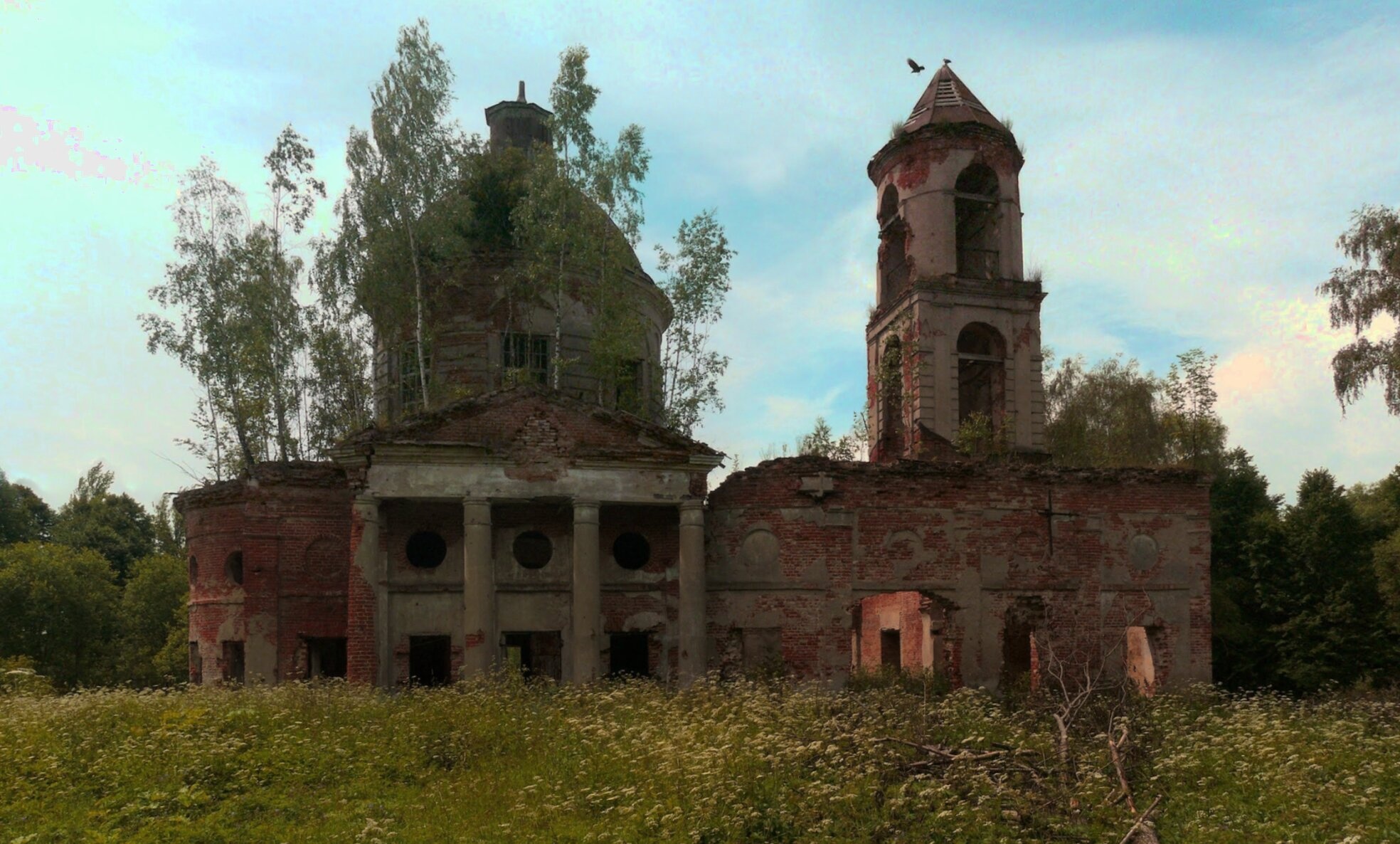 Заброшенная Церковь Боголюбской иконы Божией Матери в Башмаковке