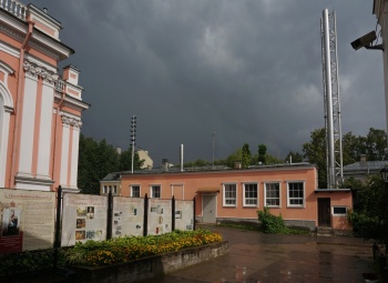 Крестовоздвиженский собор в Александро-Невской лавре
