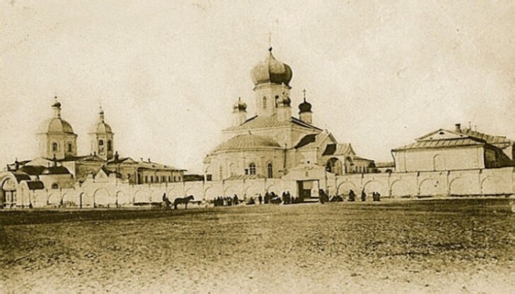 Вознесенский мужской монастырь в Сызрани на исторической фотографии