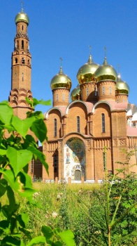 Собор Воскресения Христова в Тезине — Красная церковь