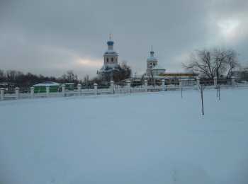 Храм святых апостолов Петра и Павла в Ясеневе зимой