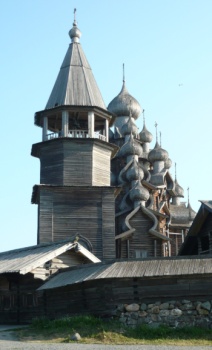 Церковь Преображения Господня на острове Кижи: шедевр деревянного зодчества